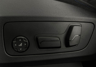 Подержанный автомобиль BMW X1 2025 года (21 фото)
