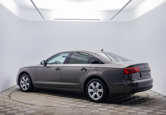 Подержанный автомобиль Audi A6 Sedan 2013 года (7 фото)