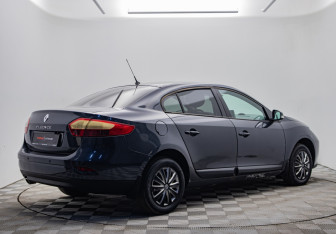 Подержанный автомобиль Renault Fluence 2011 года (5 фото)