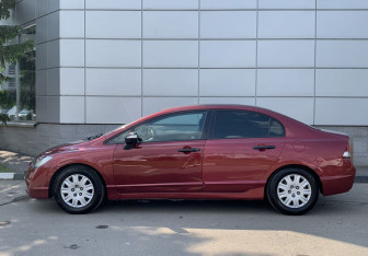 Подержанный автомобиль Honda Civic Sedan 2009 года (8 фото)