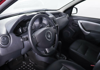 Подержанный автомобиль Renault Duster 2012 года (10 фото)