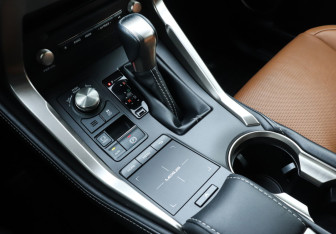 Подержанный автомобиль Lexus NX 2019 года (15 фото)