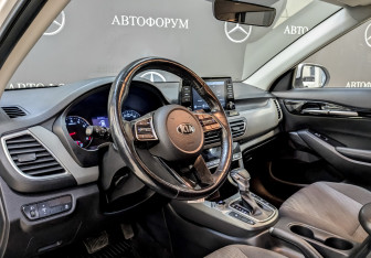 Подержанный автомобиль Kia Seltos 2020 года (16 фото)