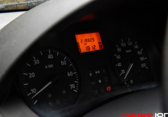 Подержанный автомобиль Renault Logan Sedan 2008 года (9 фото)