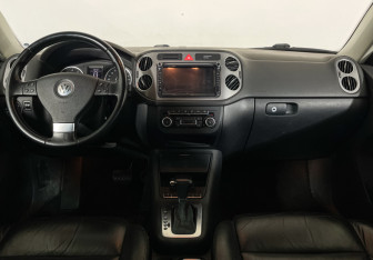 Подержанный автомобиль Volkswagen Tiguan 2010 года (14 фото)