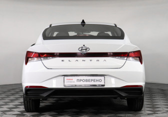 Подержанный автомобиль Hyundai Elantra Sedan 2021 года (6 фото)