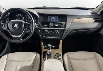 Подержанный автомобиль BMW X3 2011 года (12 фото)