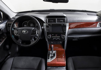 Подержанный автомобиль Toyota Camry Sedan 2012 года (9 фото)