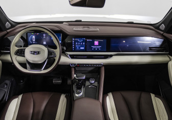 Подержанный автомобиль Geely Monjaro 2023 года (14 фото)