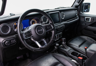 Подержанный автомобиль Jeep Wrangler 2018 года (9 фото)