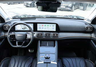 Подержанный автомобиль Jaecoo J8 2024 года (12 фото)