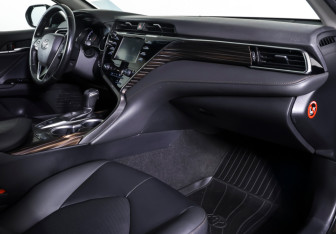 Подержанный автомобиль Toyota Camry Sedan 2020 года (10 фото)