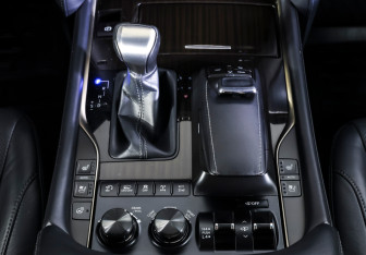 Подержанный автомобиль Lexus LX 2020 года (16 фото)