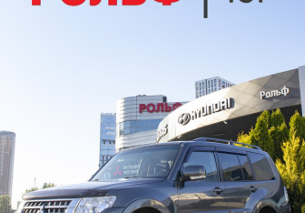 Подержанный автомобиль Mitsubishi Pajero 2014 года (19 фото)