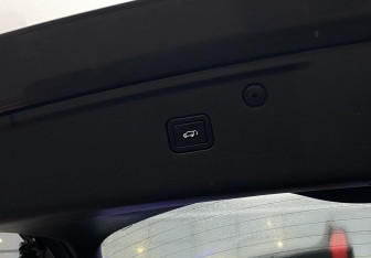 Подержанный автомобиль Changan UNI-K 2023 года (11 фото)