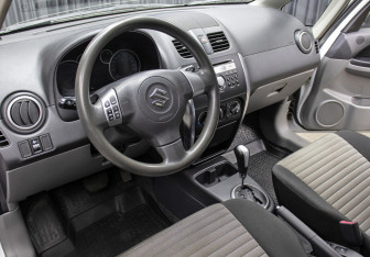 Подержанный автомобиль Suzuki SX4 Hatchback 2014 года (16 фото)