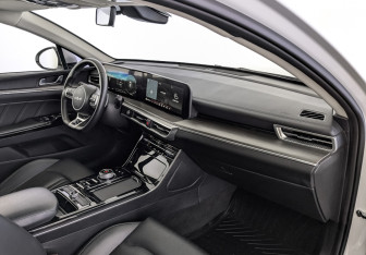 Подержанный автомобиль Kia K5 2023 года (13 фото)