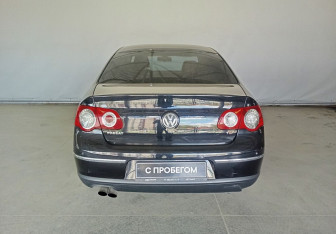 Подержанный автомобиль Volkswagen Passat Sedan 2008 года (5 фото)
