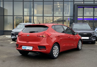 Подержанный автомобиль Kia Ceed Hatchback 2015 года (5 фото)