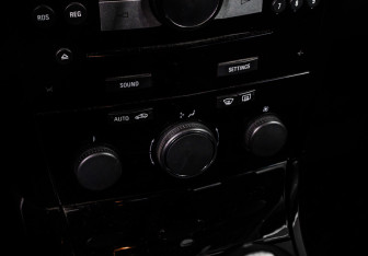 Подержанный автомобиль Opel Astra Sedan 2011 года (14 фото)