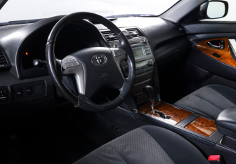 Подержанный автомобиль Toyota Camry Sedan 2007 года (14 фото)