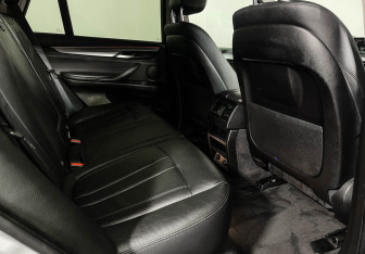 Подержанный автомобиль BMW X5 2016 года (14 фото)