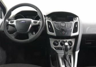 Подержанный автомобиль Ford Focus Hatchback 2014 года (6 фото)