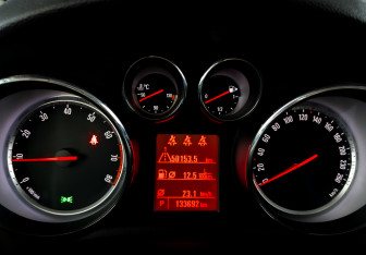 Подержанный автомобиль Opel Mokka 2014 года (13 фото)