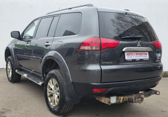 Подержанный автомобиль Mitsubishi Pajero Sport 2014 года (7 фото)