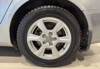 Подержанный автомобиль Audi A4 Sedan 2009 года (17 фото)