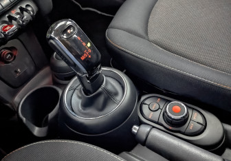 Подержанный автомобиль MINI Hatch 2020 года (28 фото)