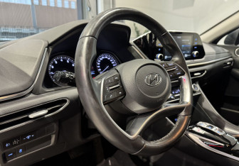 Подержанный автомобиль Hyundai Sonata 2020 года (13 фото)