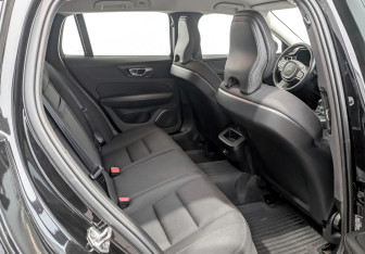Подержанный автомобиль Volvo V60 2020 года (13 фото)