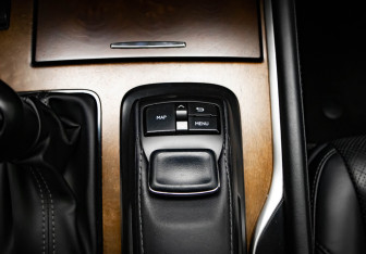 Подержанный автомобиль Lexus LX 2016 года (23 фото)