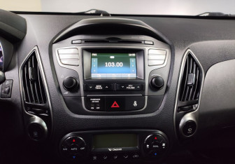 Подержанный автомобиль Hyundai ix35 2015 года (17 фото)