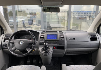 Подержанный автомобиль Volkswagen Caravelle 2009 года (11 фото)