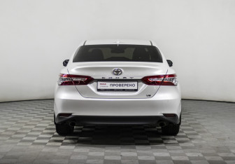 Подержанный автомобиль Toyota Camry Sedan 2018 года (6 фото)