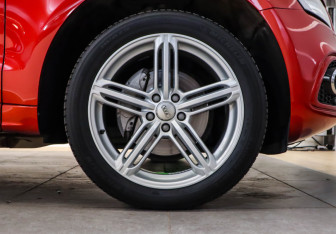 Подержанный автомобиль Audi Q5 2012 года (32 фото)