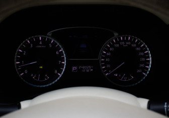 Подержанный автомобиль Infiniti JX 2013 года (10 фото)