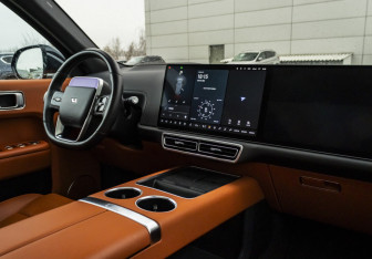 Подержанный автомобиль LiXiang L9 2023 года (9 фото)