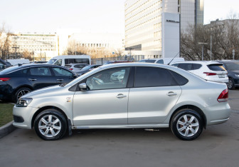 Подержанный автомобиль Volkswagen Polo Sedan 2011 года (6 фото)