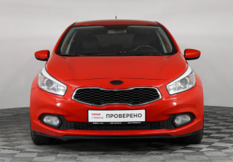 Подержанный автомобиль Kia Ceed Hatchback 2015 года (2 фото)