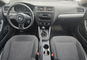 Подержанный автомобиль Volkswagen Jetta Sedan 2013 года (9 фото)