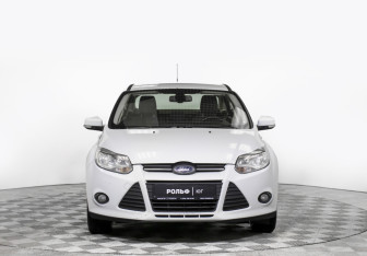 Подержанный автомобиль Ford Focus Sedan 2013 года (7 фото)