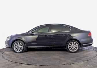 Подержанный автомобиль Volkswagen Passat Sedan 2012 года (8 фото)