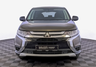 Подержанный автомобиль Mitsubishi Outlander 2015 года (2 фото)