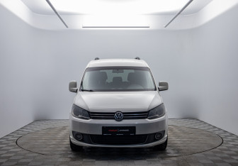 Подержанный автомобиль Volkswagen Caddy Compactvan 2013 года (2 фото)