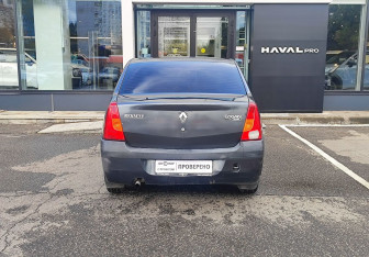 Подержанный автомобиль Renault Logan Sedan 2006 года (6 фото)