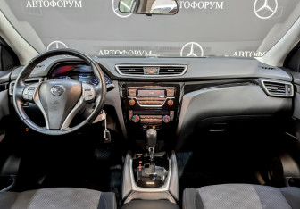 Подержанный автомобиль Nissan Qashqai 2018 года (14 фото)