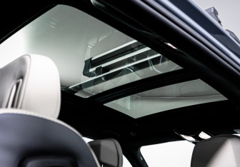 Подержанный автомобиль BMW X7 2024 года (18 фото)